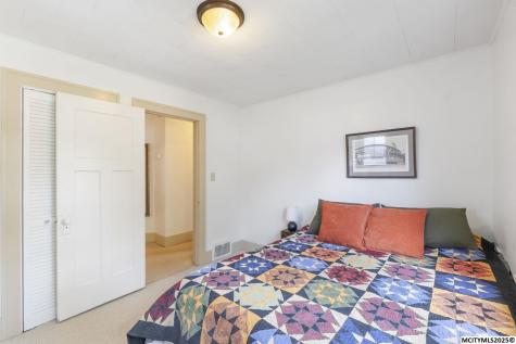 29 S Vermont Mason City IA 50401