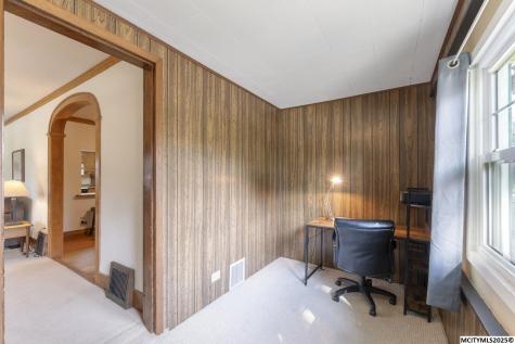 29 S Vermont Mason City IA 50401