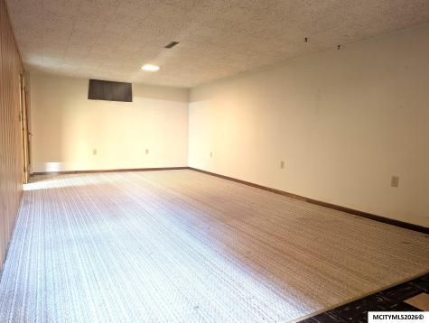 77 Mission Drive Mason City IA 50401