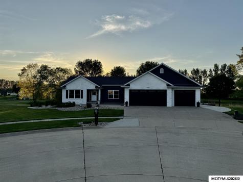 1611 Willow Place Clear Lake IA 50428