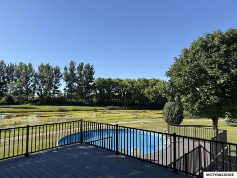 1611 Willow Place Clear Lake IA 50428