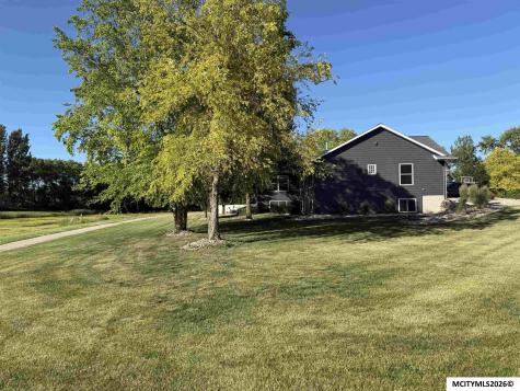 1611 Willow Place Clear Lake IA 50428