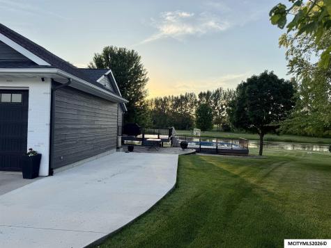 1611 Willow Place Clear Lake IA 50428