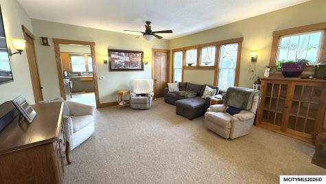125 4th NW Mason City IA 50401