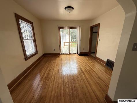 921 N Jackson Mason City IA 50401