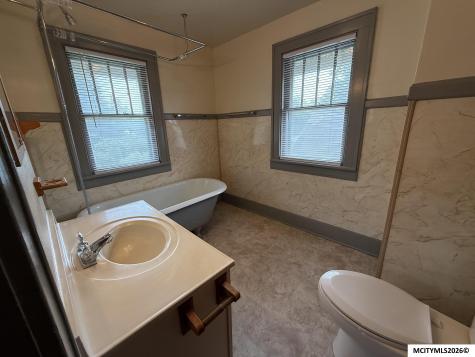 921 N Jackson Mason City IA 50401