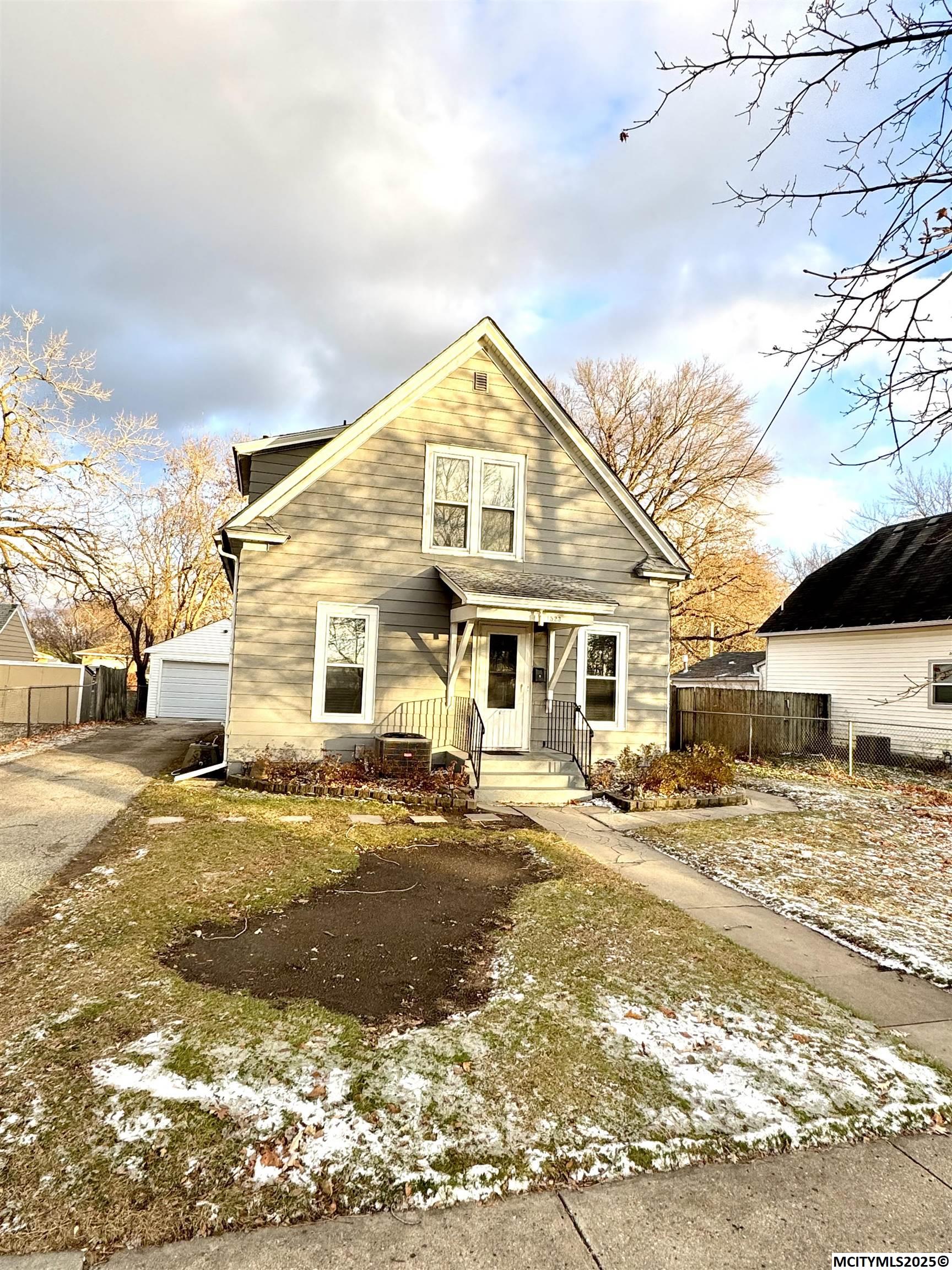 1523 N Quincy Mason City IA 50401