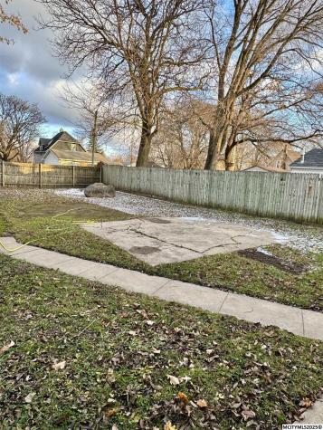 1523 N Quincy Mason City IA 50401