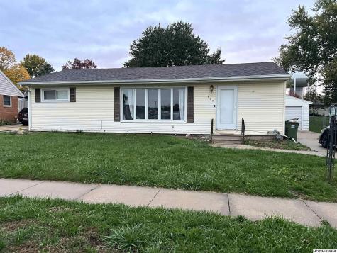 309 Danbury Drive Charles City IA 50616