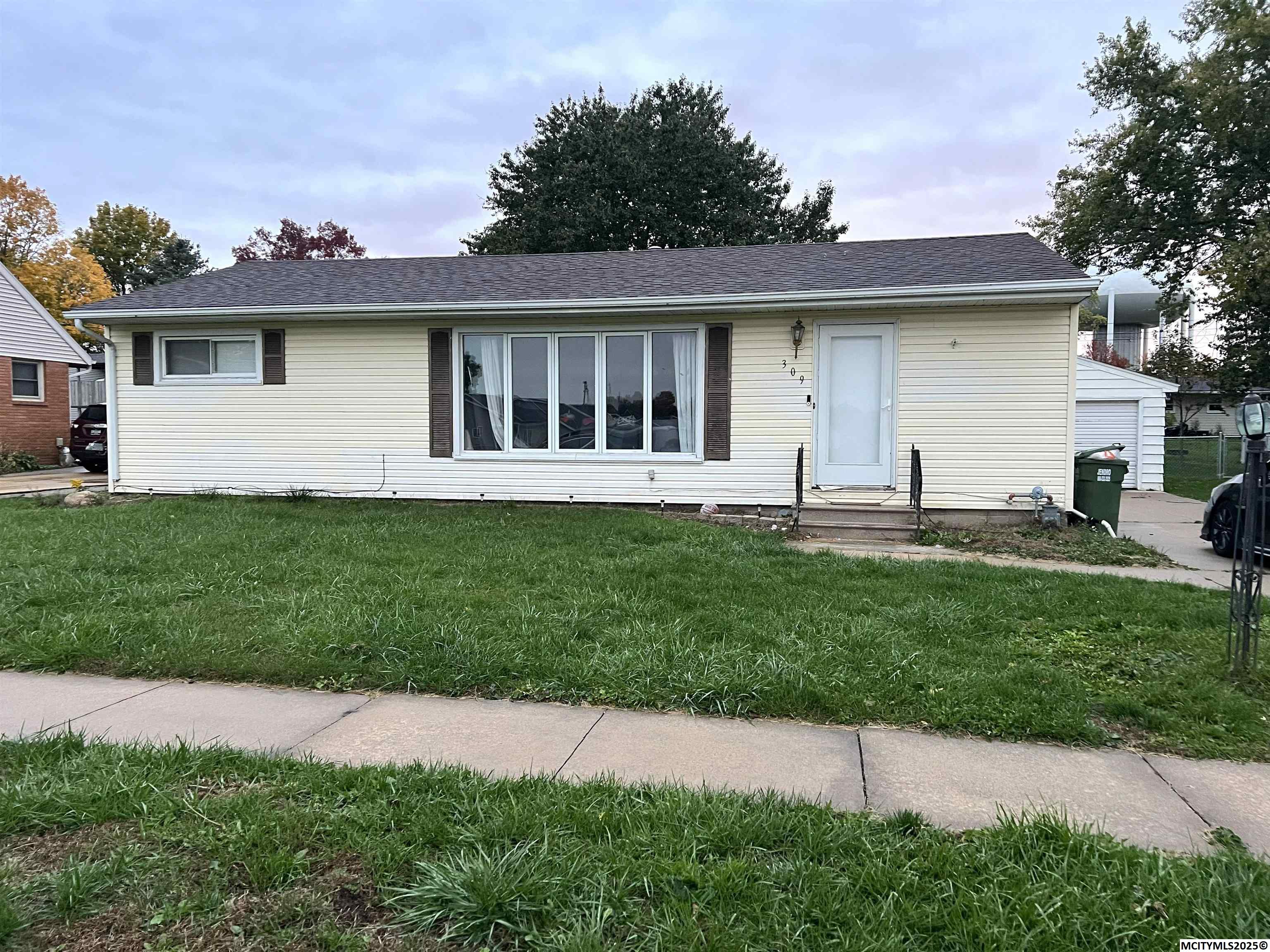 309 Danbury Drive Charles City IA 50616