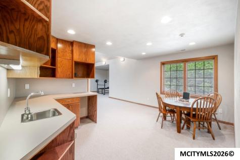 1881 12th NE Mason City IA 50401