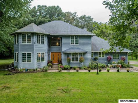 1 Twin Oak Lane Mason City IA 50401