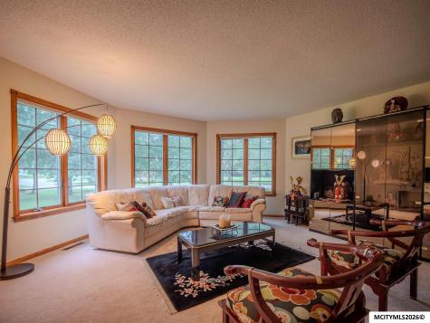 1 Twin Oak Lane Mason City IA 50401