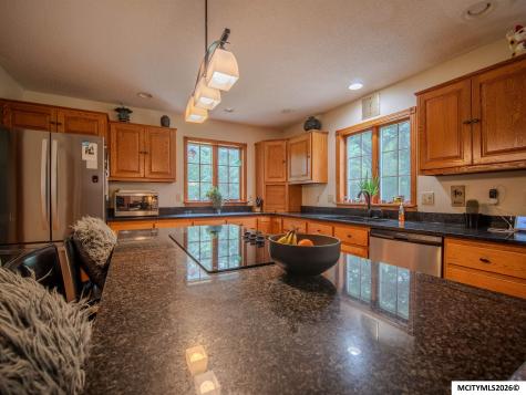 1 Twin Oak Lane Mason City IA 50401