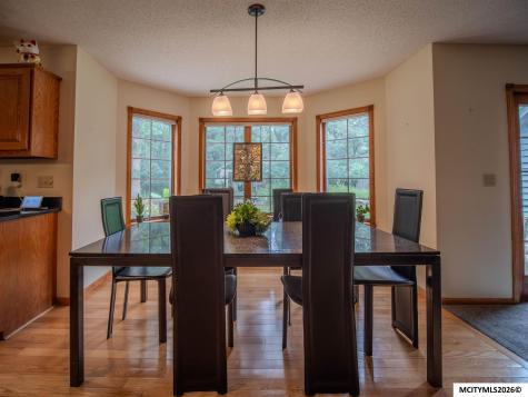 1 Twin Oak Lane Mason City IA 50401