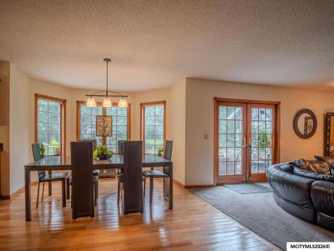 1 Twin Oak Lane Mason City IA 50401