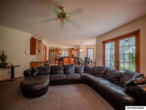 1 Twin Oak Lane Mason City IA 50401