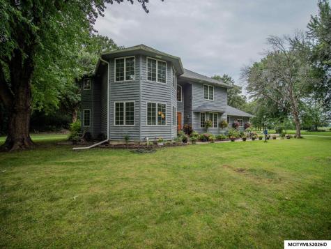 1 Twin Oak Lane Mason City IA 50401