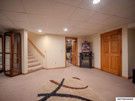 1 Twin Oak Lane Mason City IA 50401