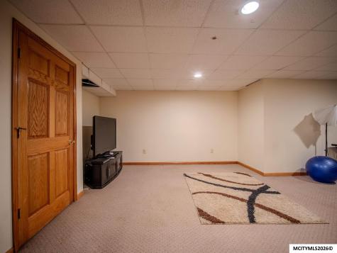1 Twin Oak Lane Mason City IA 50401