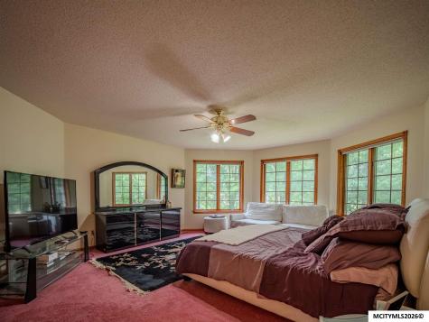 1 Twin Oak Lane Mason City IA 50401