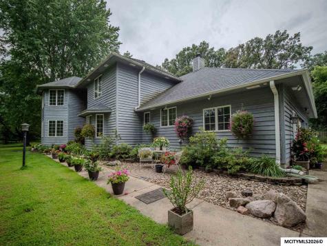 1 Twin Oak Lane Mason City IA 50401