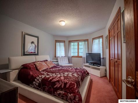 1 Twin Oak Lane Mason City IA 50401