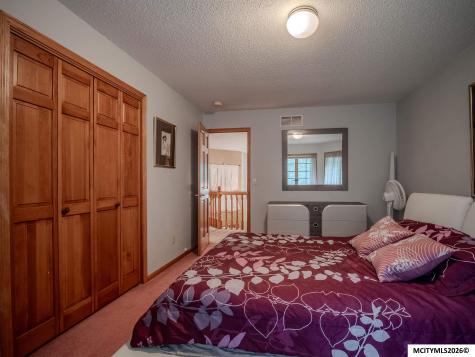 1 Twin Oak Lane Mason City IA 50401