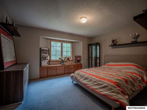 1 Twin Oak Lane Mason City IA 50401