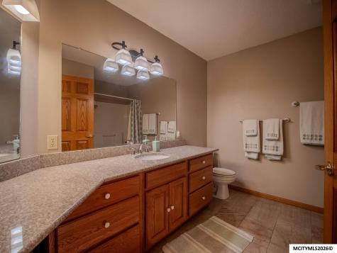 1 Twin Oak Lane Mason City IA 50401