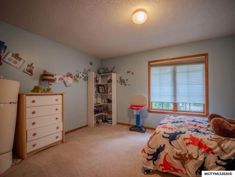 1 Twin Oak Lane Mason City IA 50401