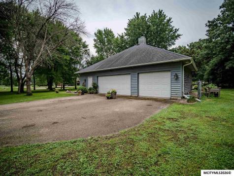 1 Twin Oak Lane Mason City IA 50401