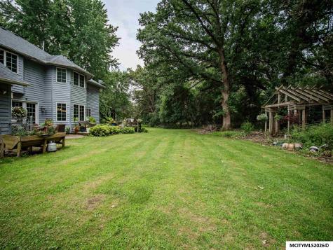 1 Twin Oak Lane Mason City IA 50401