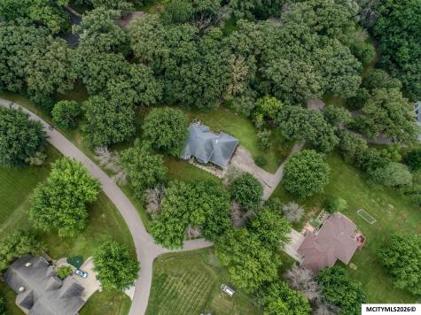 1 Twin Oak Lane Mason City IA 50401