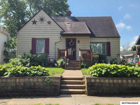 221 14th SE Mason City IA 50401