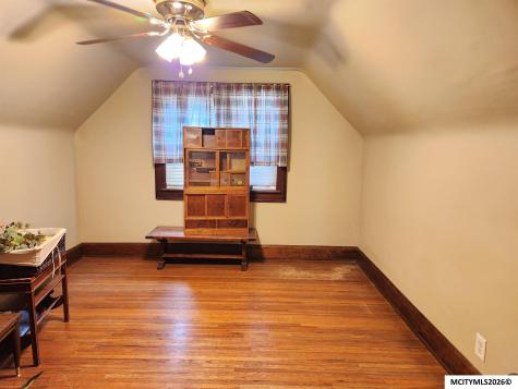 221 14th SE Mason City IA 50401