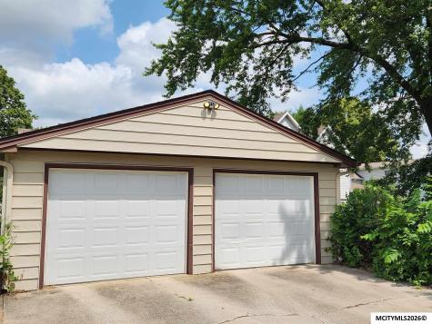 221 14th SE Mason City IA 50401