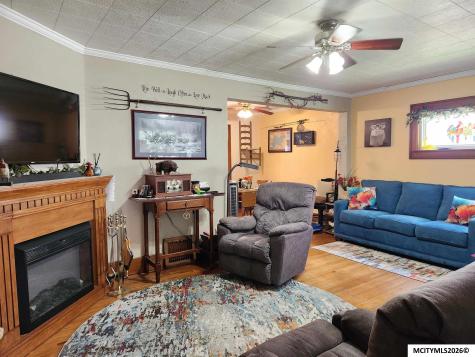221 14th SE Mason City IA 50401