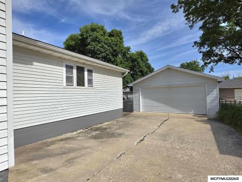 1016 E State Street Mason City IA 50401