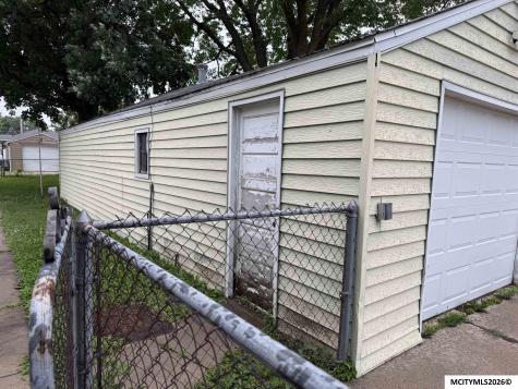114 27th SW Mason City IA 50401