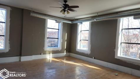 122-124 N Federal Avenue Mason City IA 50401