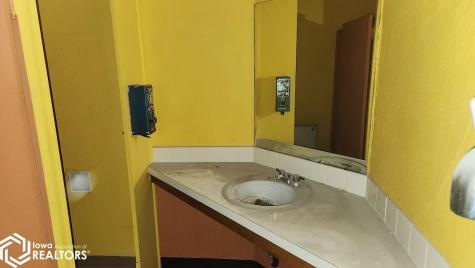 122-124 N Federal Avenue Mason City IA 50401