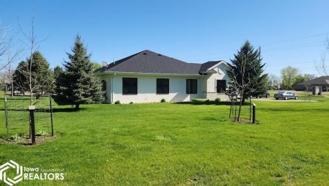 808 4th Street NE Hampton IA 50441