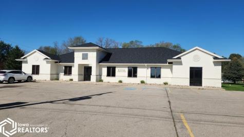 808 4th Street NE Hampton IA 50441