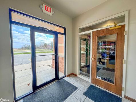 808 4th Street NE Hampton IA 50441