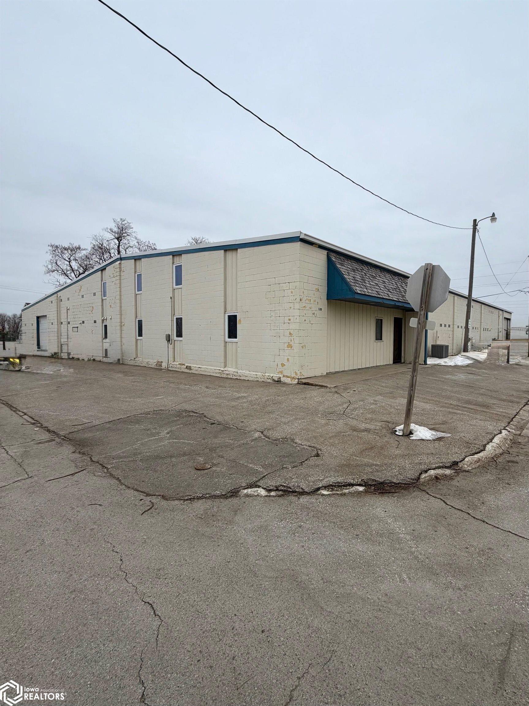 120 9th Street SW Clarion IA 50525