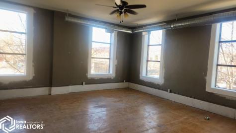 122-124 N Federal Avenue Mason City IA 50401