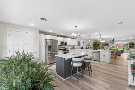 401 Oak Hill Court Clear Lake IA 50428