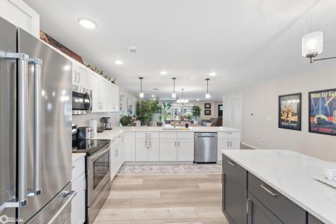 401 Oak Hill Court Clear Lake IA 50428