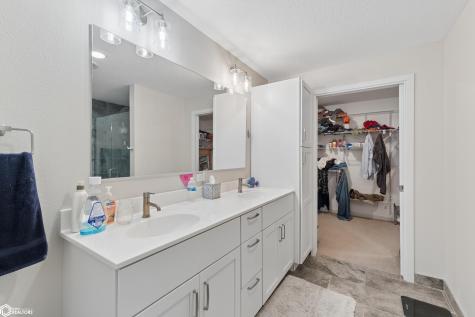 401 Oak Hill Court Clear Lake IA 50428